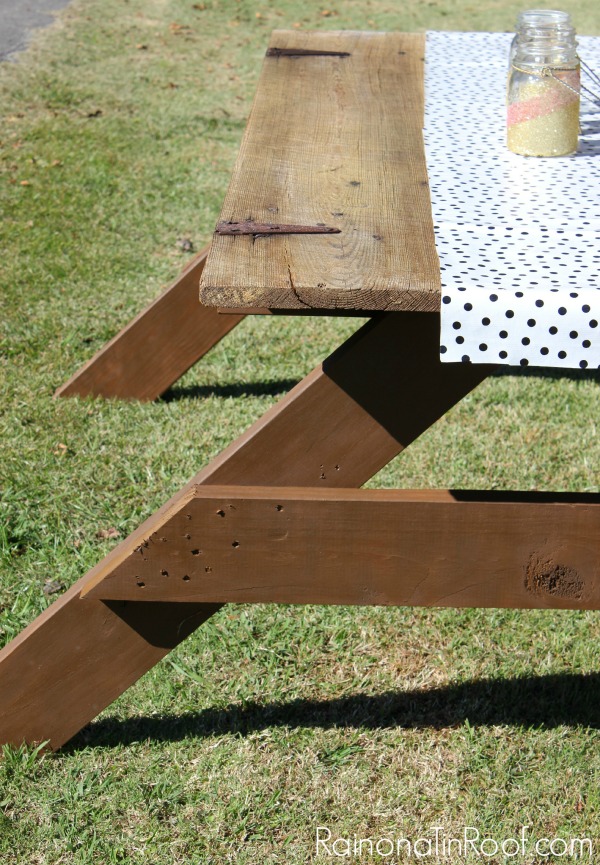This is so cool - just add legs to an old barn door and you have an instant picnic table! How to Build a Picnic Table out of a Barn Door via RainonaTinRoof.com