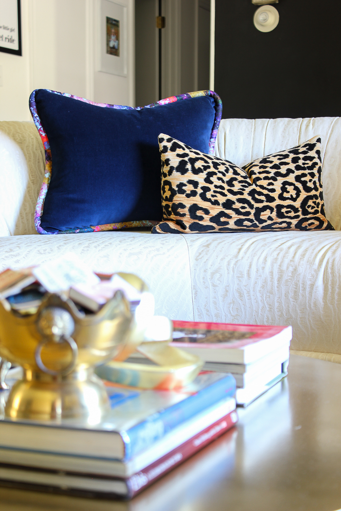 How to Decorate with Black Walls