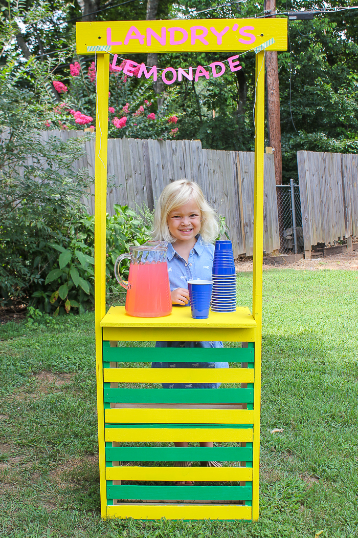 Easy DIY Lemonade Stand - use this tutorial to make a simple lemonade stand for kids! 